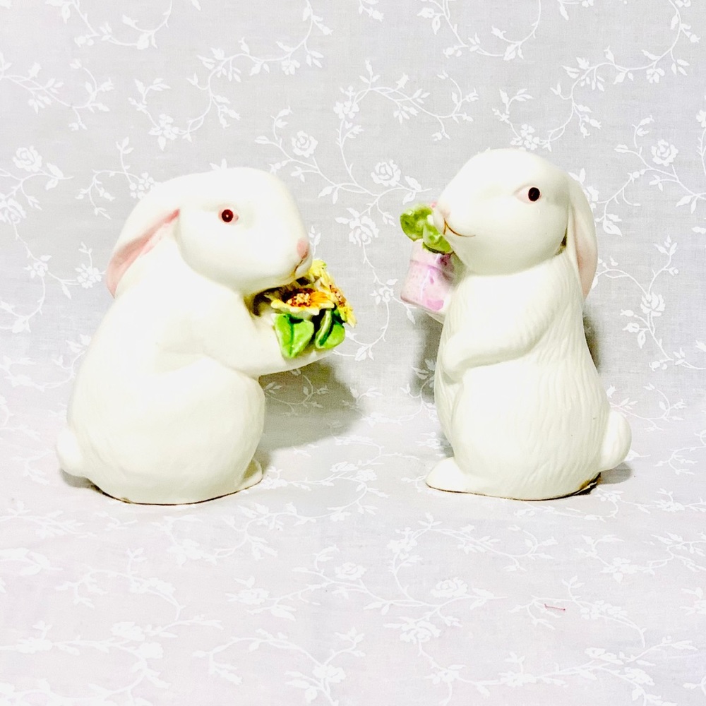 K’s Collection Vintage Glass Bunnies With Flowers - Picture 3 of 3